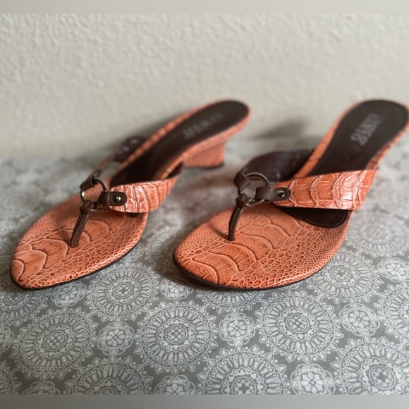 Franco Sarto~Croc-Embossed~Leather~Thong~Wedge~Sandal~Metal Ring Detail~Size 9 - Picture 3 of 11